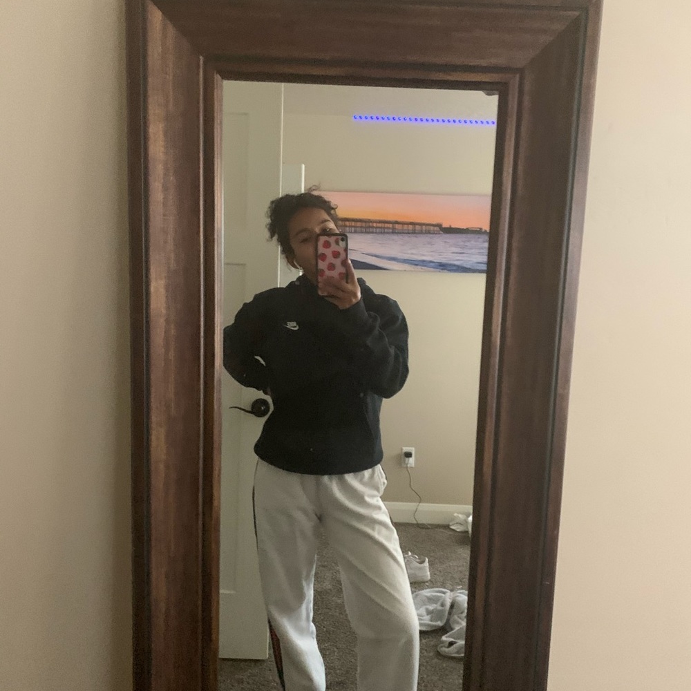 Sweats - Picture 6 of 7